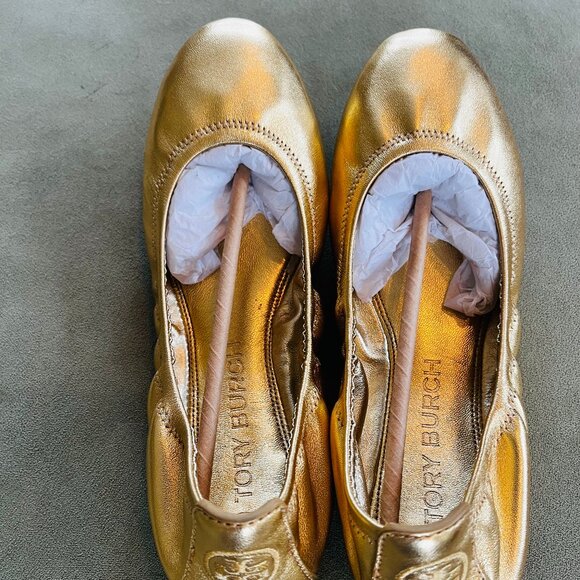 Tory Burch Gold Ballet Flats. - Picture 4 of 6